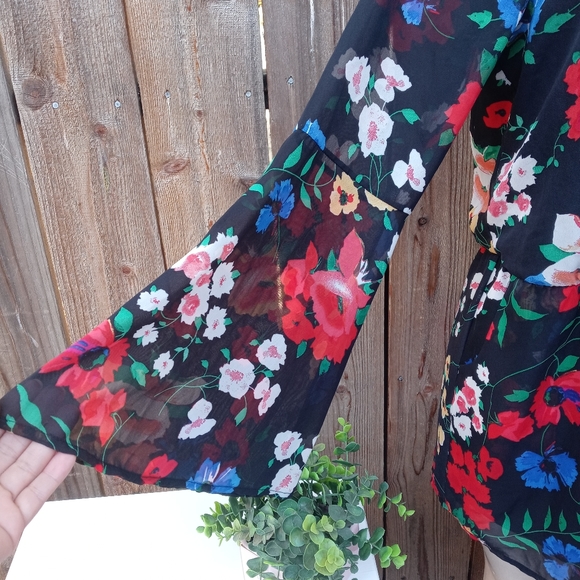 Free Press Floral Bell Sleeve Romper Size Medium - Picture 3 of 6